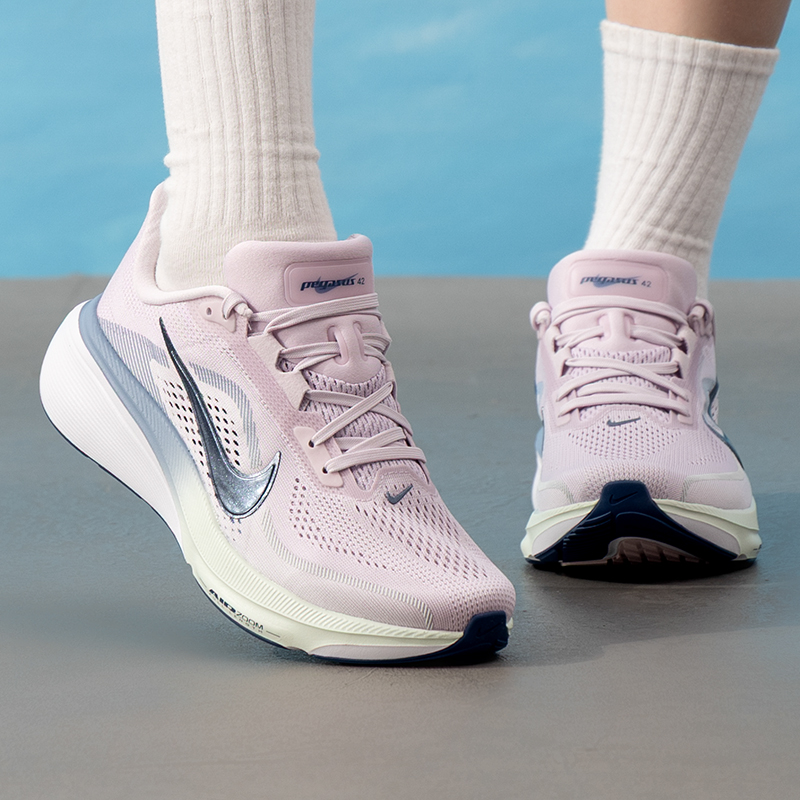 ナイキ レディースシューズ オリジナル 軽量 通気性 フィッ - Lightweight Road Running Shoes のレビューと価格