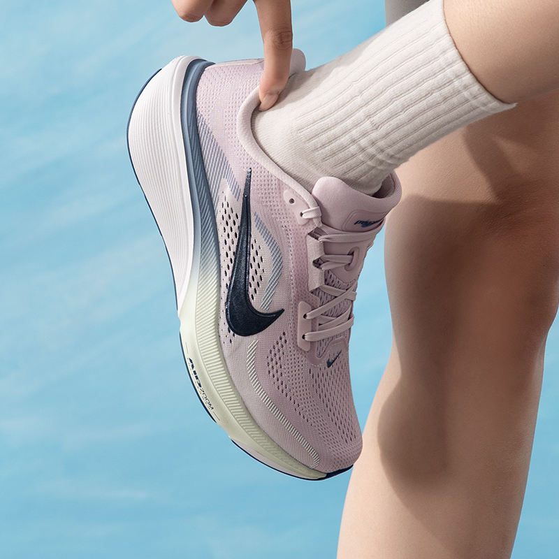 ナイキ レディースシューズ オリジナル 軽量 通気性 フィッ - Lightweight Road Running Shoes のレビューと価格
