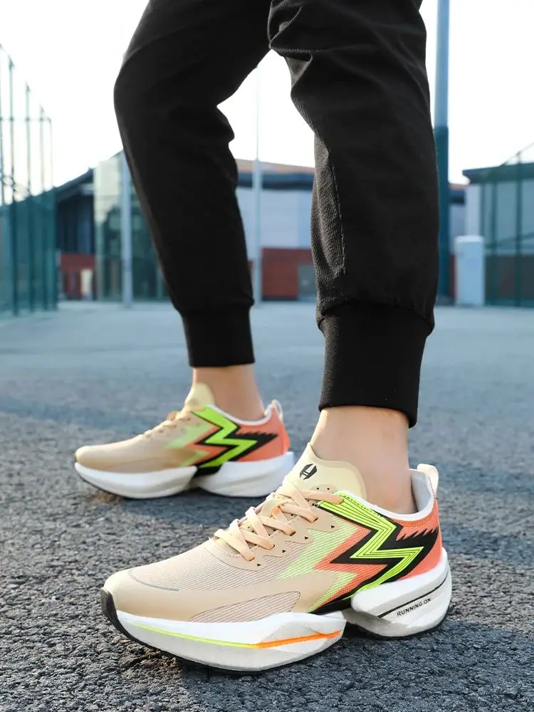 2026超軽量衝撃吸収レーシングカーボンプレートランニングシ - Carbon Plate Marathon Racing Shoes のレビューと価格
