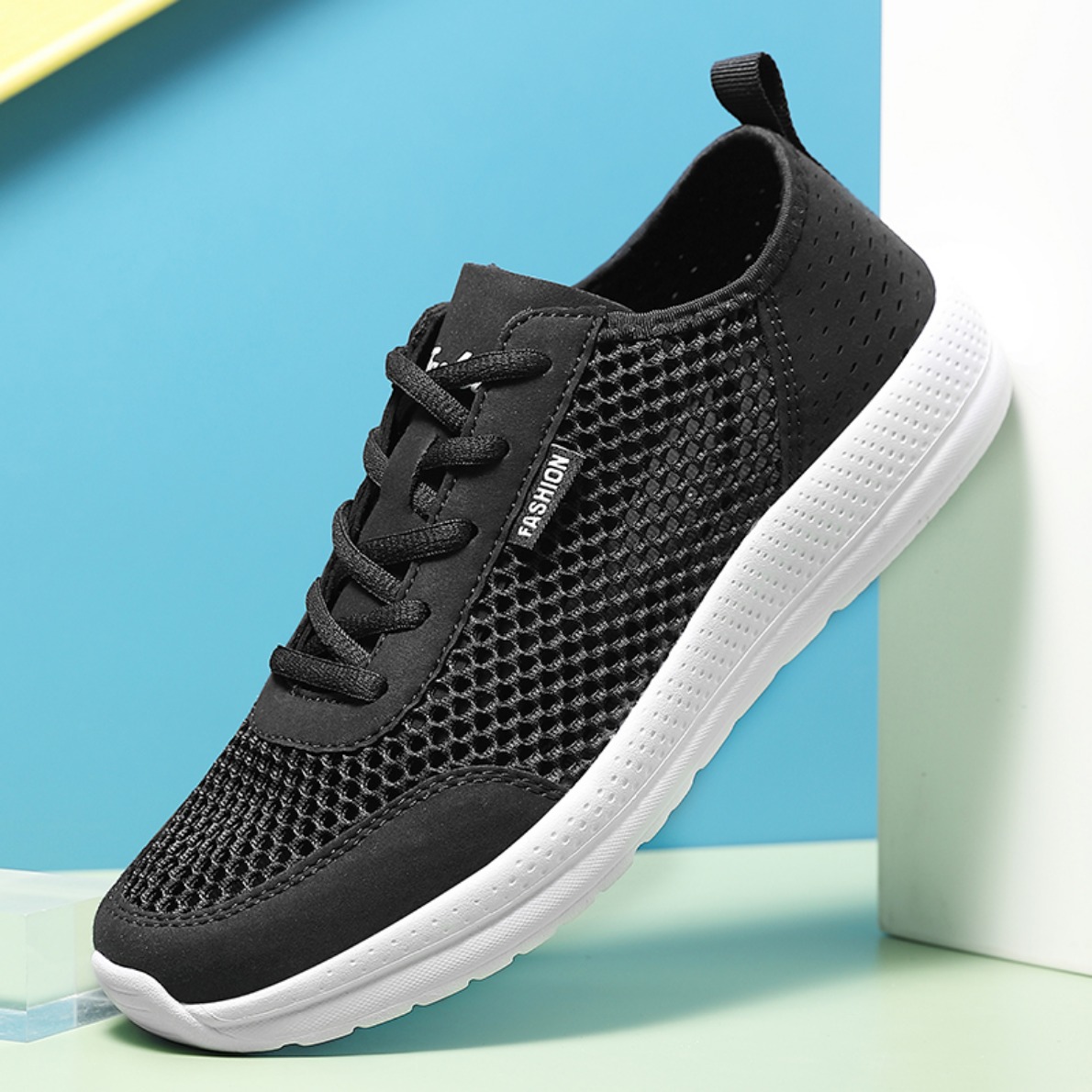 メンズメッシュランニングシューズ 通気性 軽量 ソフトソール - Breathable Mesh Athletic Shoes のレビューと価格