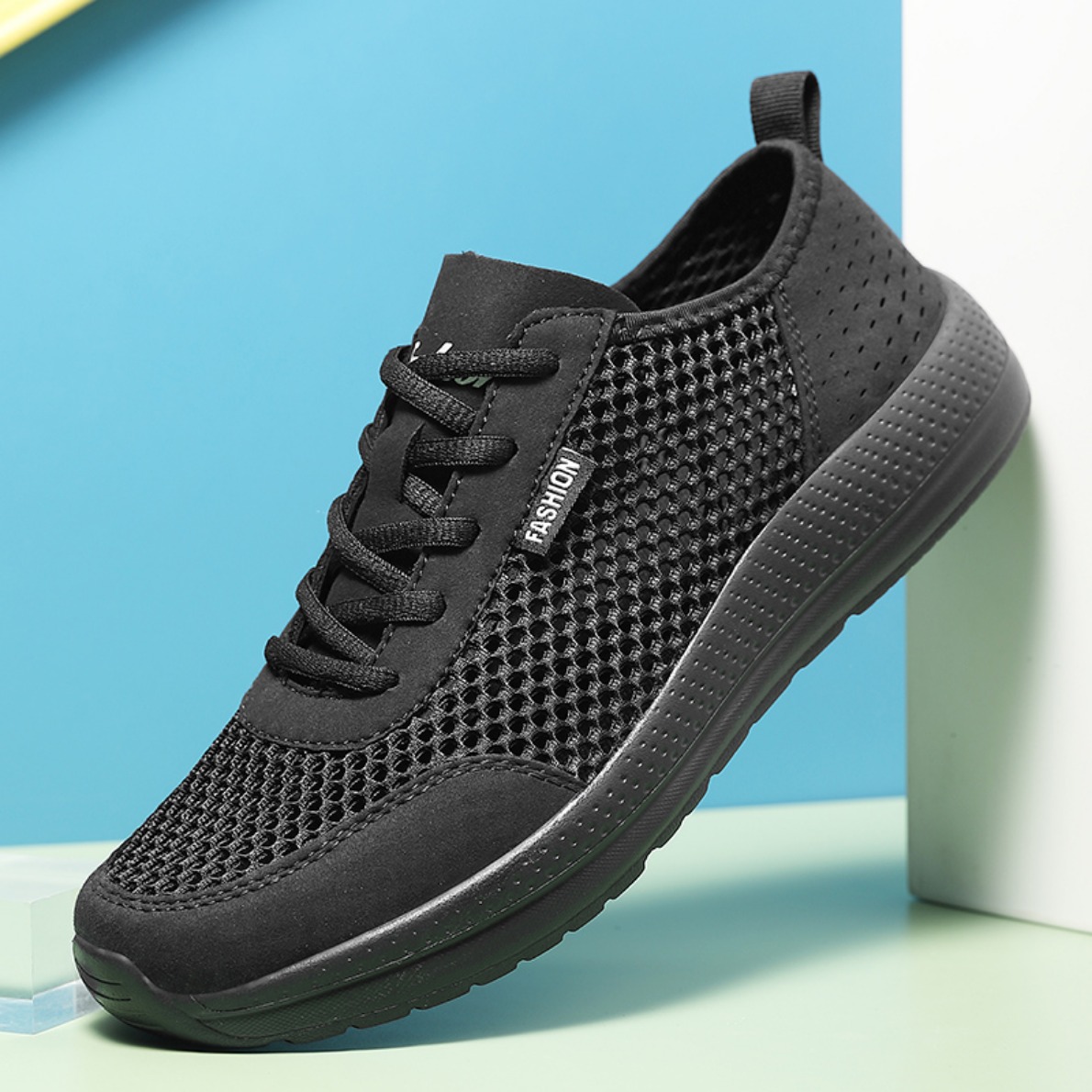メンズメッシュランニングシューズ 通気性 軽量 ソフトソール - Breathable Mesh Athletic Shoes のレビューと価格