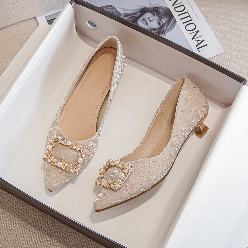 アイボリーテクスチャードサテンポインテッドトゥキトゥンヒール - Women'S Shoes のレビューと価格